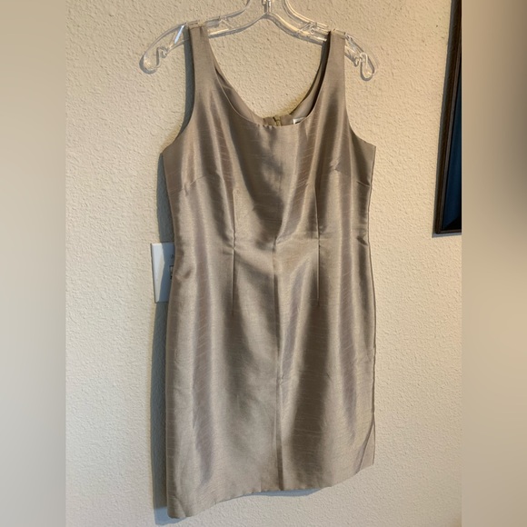 Jessica Howard Gold / Tan Sleeveless Sheath Dress - Picture 3 of 11